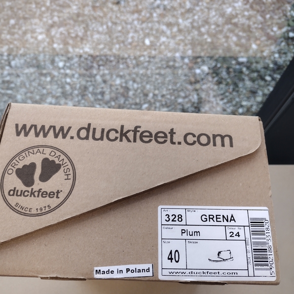 Plum color Grena Duckfeet Women's Boots Sold out - Picture 9 of 12